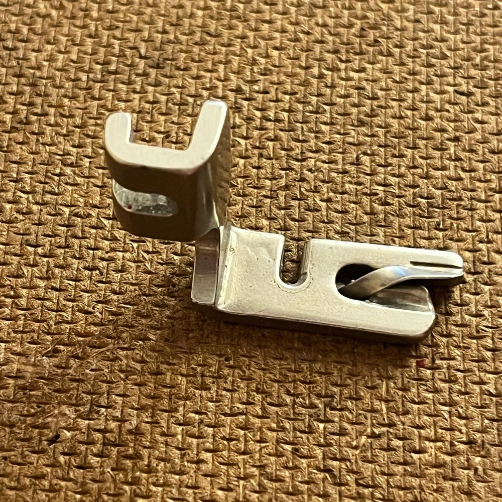 Singer Sewing Hemmer Foot - Picture 2 of 3